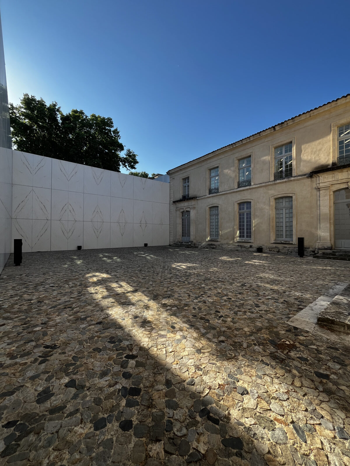 Cour caumont vide